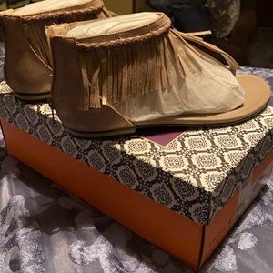 The brand is Isola and the color is Anthracite